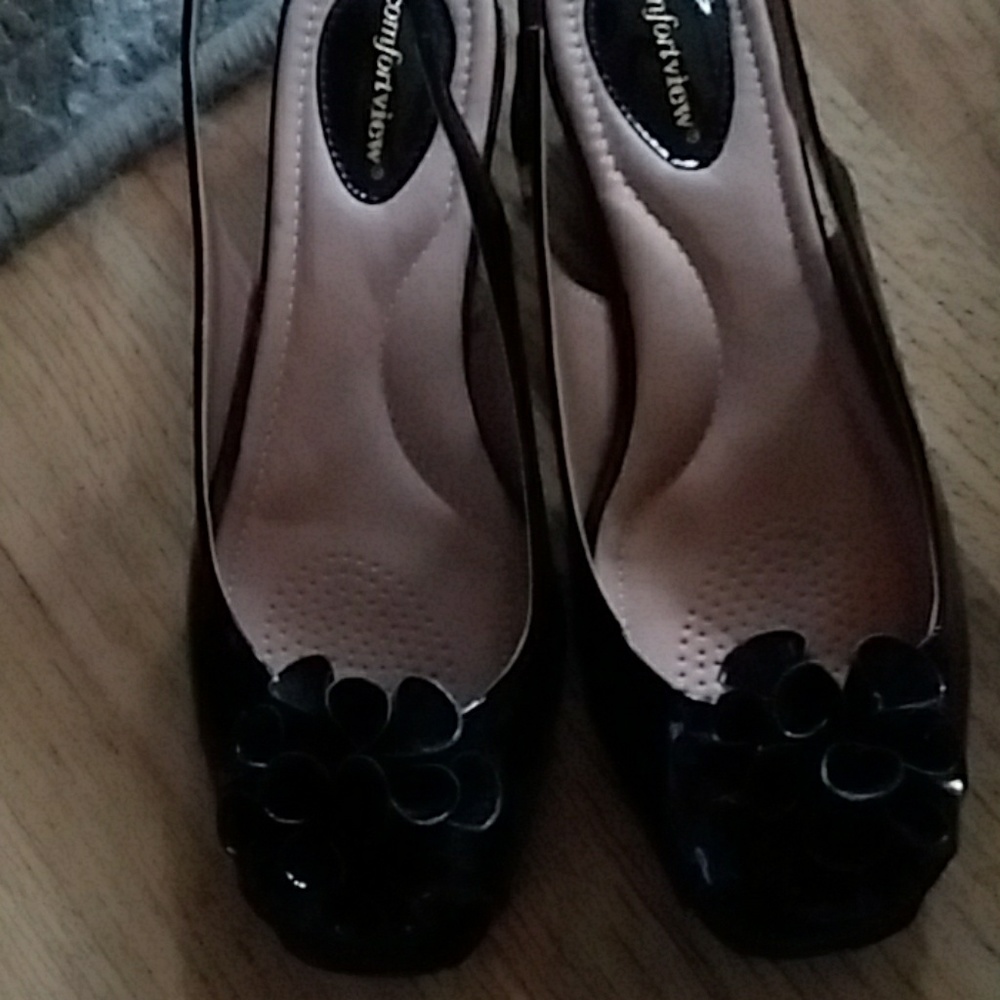 Black dress shoes